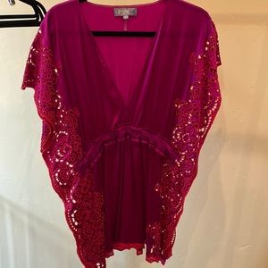 Halebob silk blouse with lace detail on the sides. Worn once, size L.